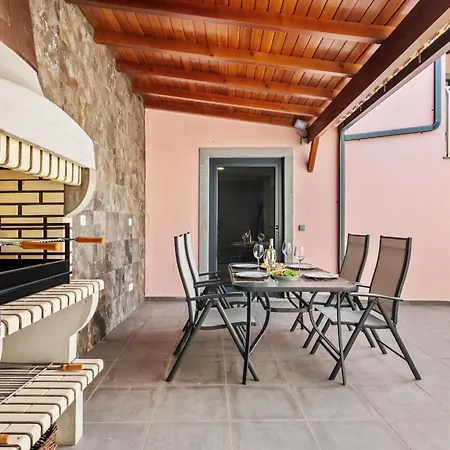 Villa Camelia By Homie *